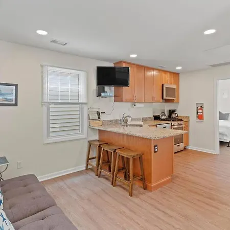 Pristine Home 2 Bedrooms 1 Bath Deck And Grill
